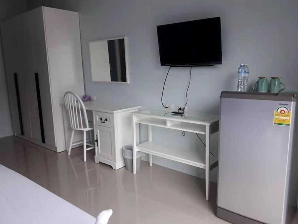 Kim Lung Airport Hotel Patong Bagian luar foto