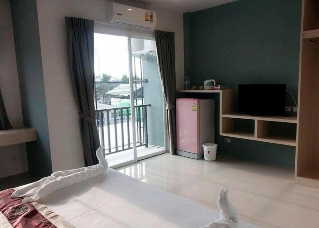 Kim Lung Airport Hotel Patong Bagian luar foto