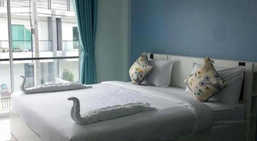 Kim Lung Airport Hotel Patong Bagian luar foto