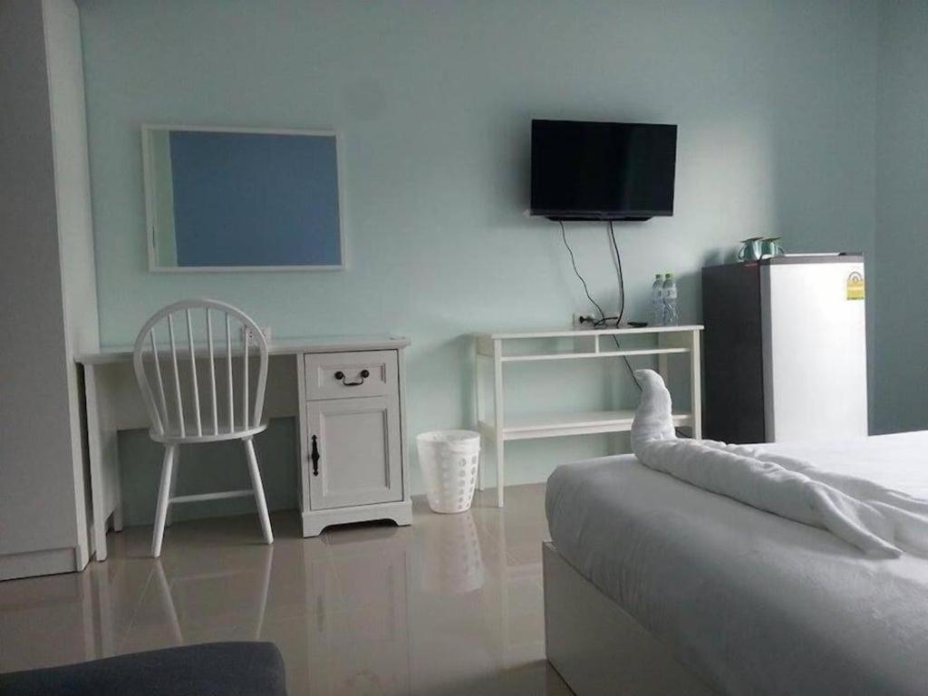 Kim Lung Airport Hotel Patong Bagian luar foto